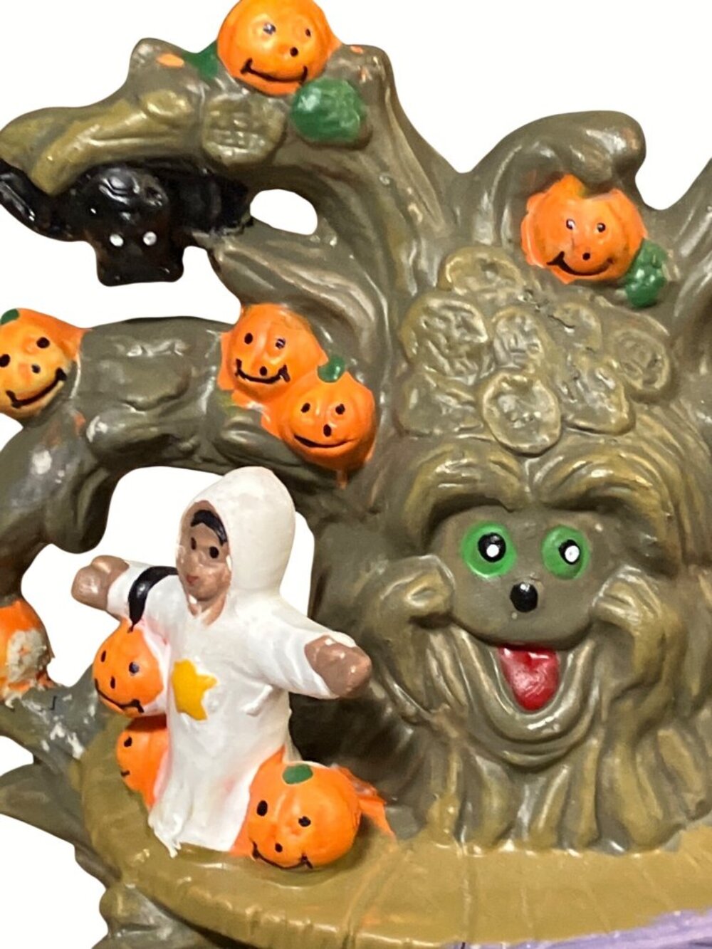 Halloween Tree Figurine With Pumpkins and Ghosts Welcome Sign - Picture 6 of 16